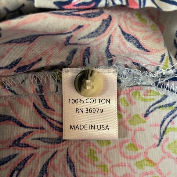 Go Barefoot Hawaiian shirt woman’s size small. Blue, pink and green pineapples - Picture 10 of 10